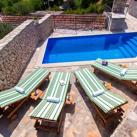 Dalmatian Stone Burica * Vinišće