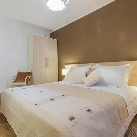 Holiday home Dalmatian Stone Burica